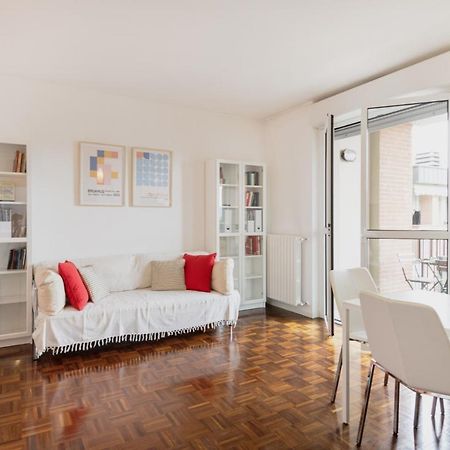 Easylife - Accogliente Dimora Con Balcone Apartment Milan Luaran gambar