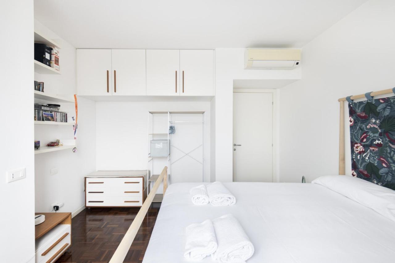 Easylife - Accogliente Dimora Con Balcone Apartment Milan Luaran gambar