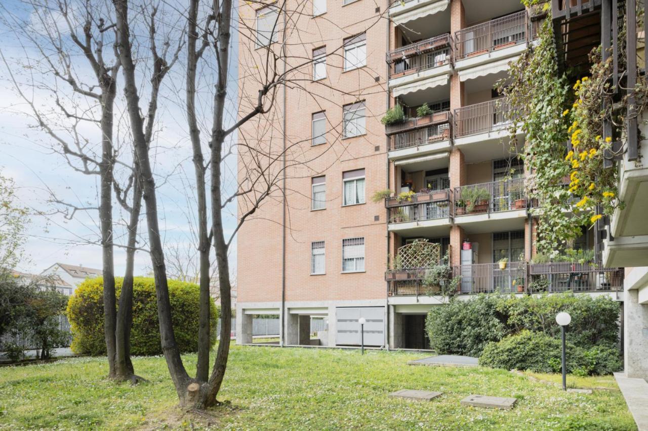 Easylife - Accogliente Dimora Con Balcone Apartment Milan Luaran gambar
