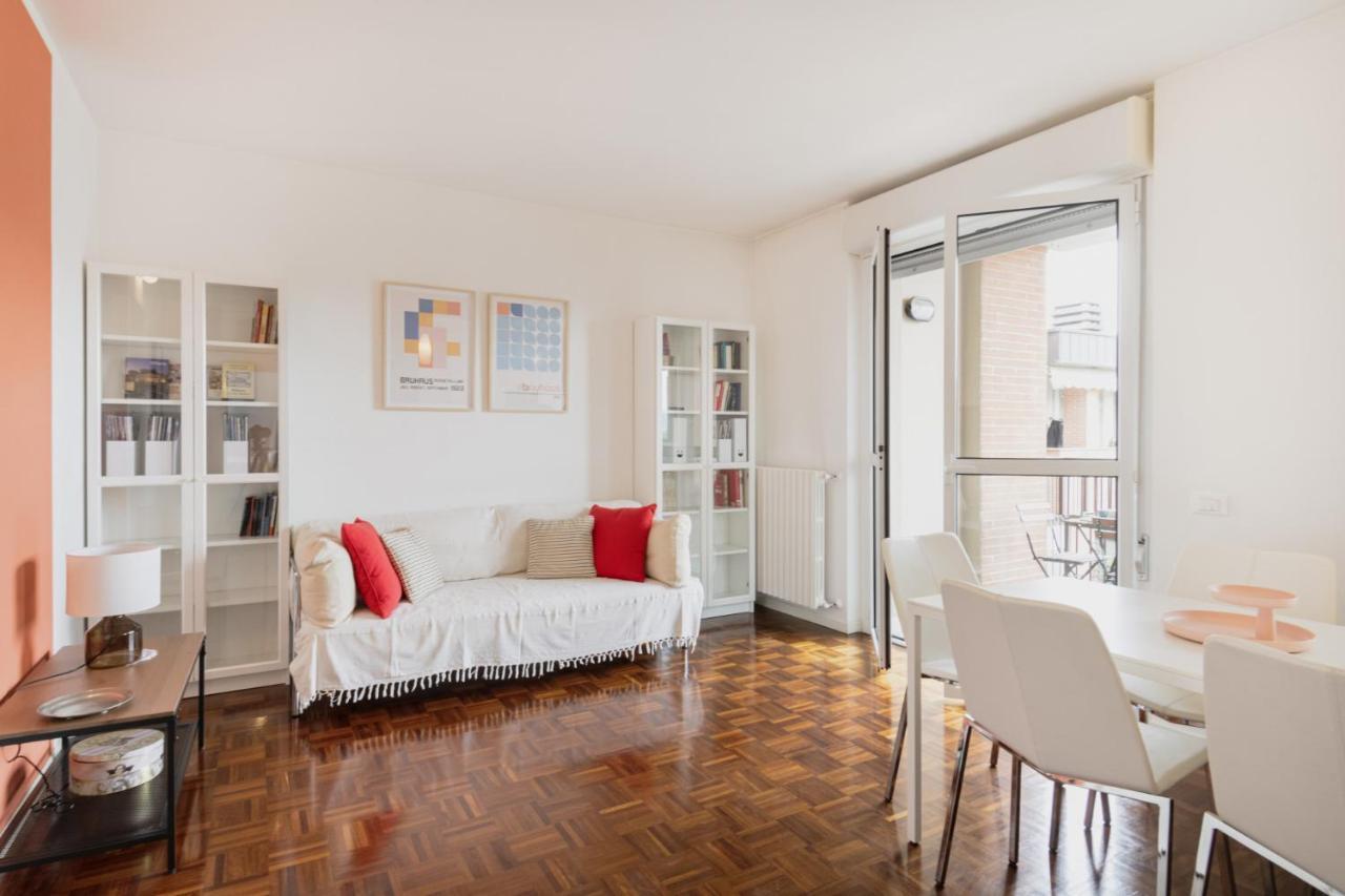 Easylife - Accogliente Dimora Con Balcone Apartment Milan Luaran gambar
