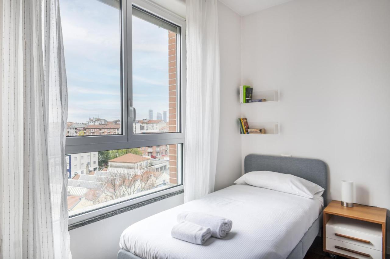 Easylife - Accogliente Dimora Con Balcone Apartment Milan Luaran gambar