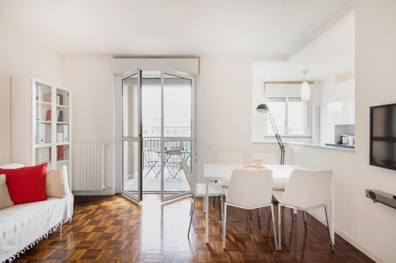 Easylife - Accogliente Dimora Con Balcone Apartment Milan Luaran gambar