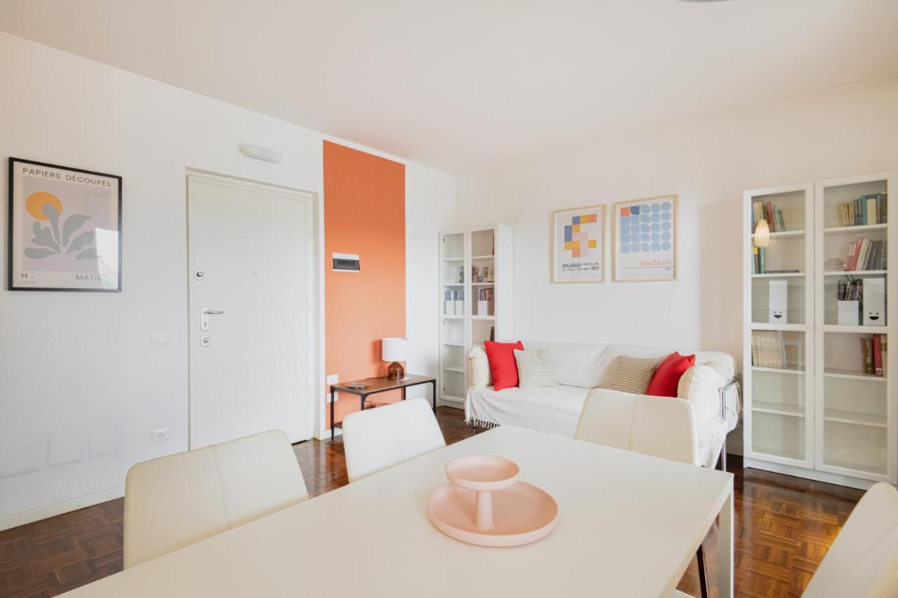 Easylife - Accogliente Dimora Con Balcone Apartment Milan Luaran gambar