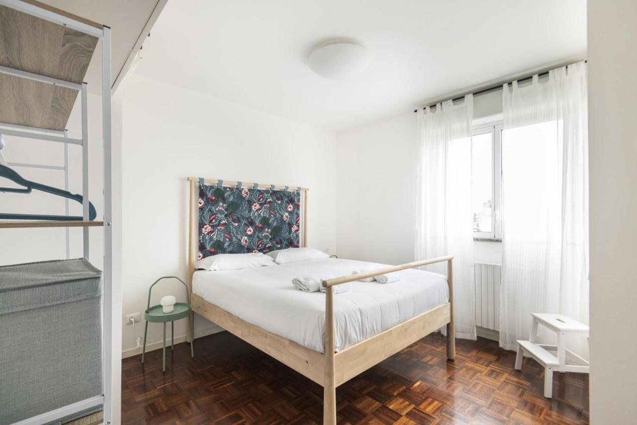 Easylife - Accogliente Dimora Con Balcone Apartment Milan Luaran gambar